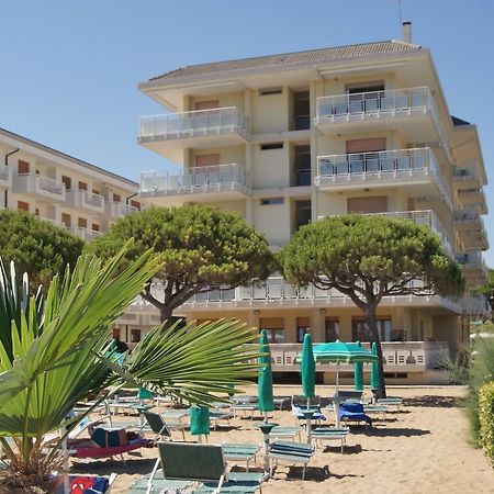 Appartamenti Diplomatic-Residence Fronte Mare-Piazza Torino-Lido Di Jesolo Exterior foto