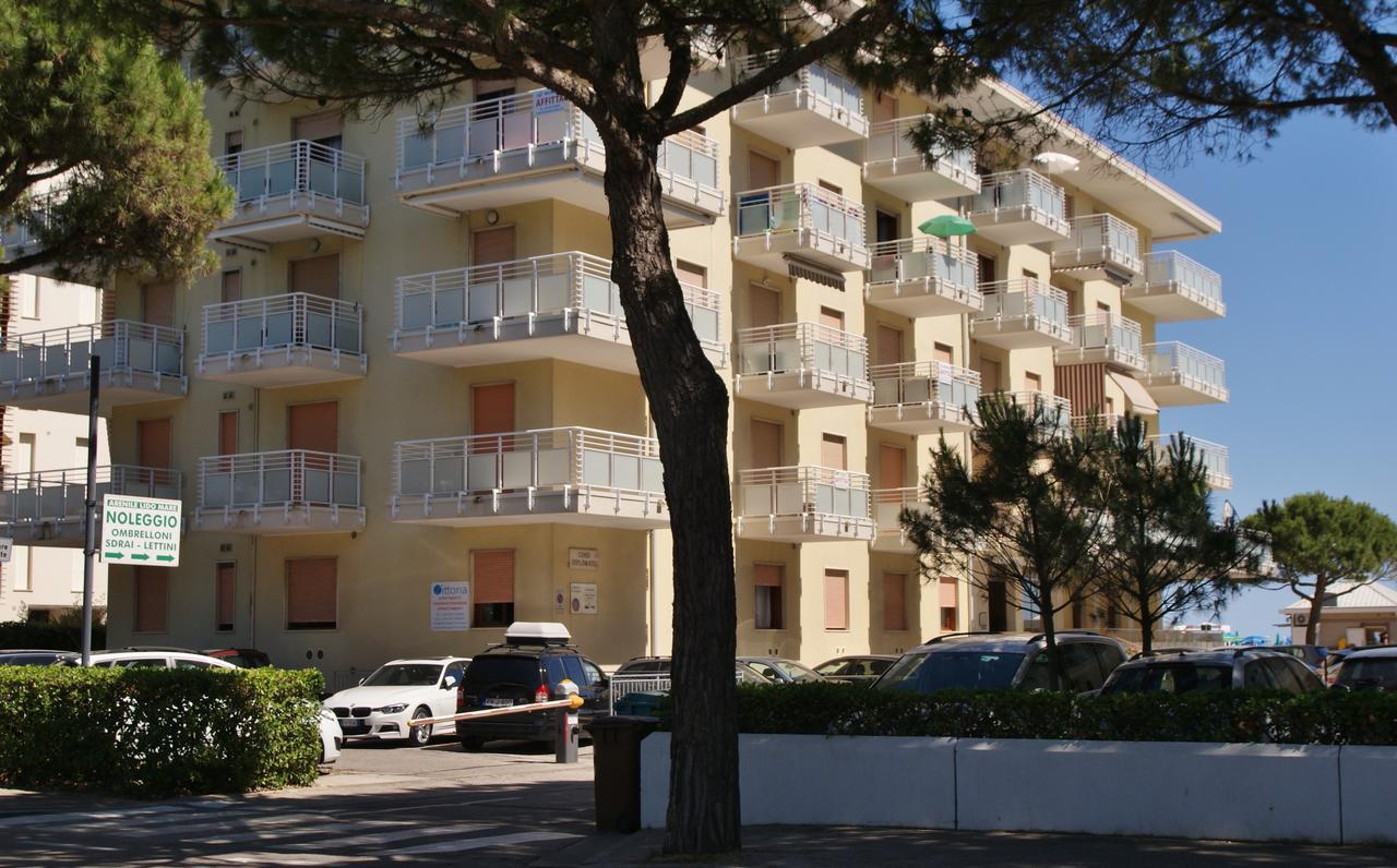 Appartamenti Diplomatic-Residence Fronte Mare-Piazza Torino-Lido Di Jesolo Exterior foto